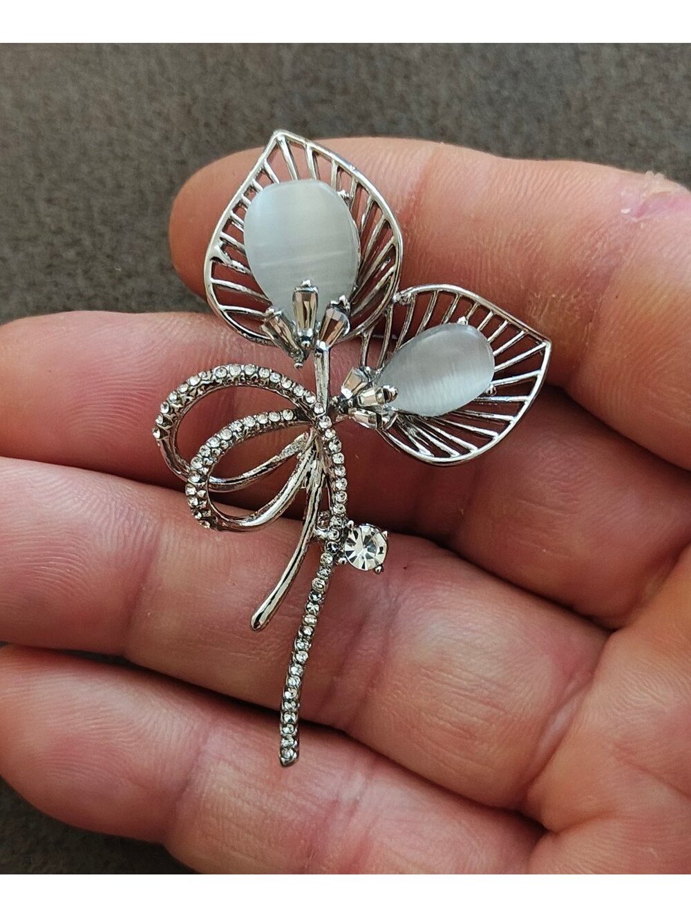 Silver Tone Cat’s Eye & Rhinestone Leaf Bow Brooch Pin